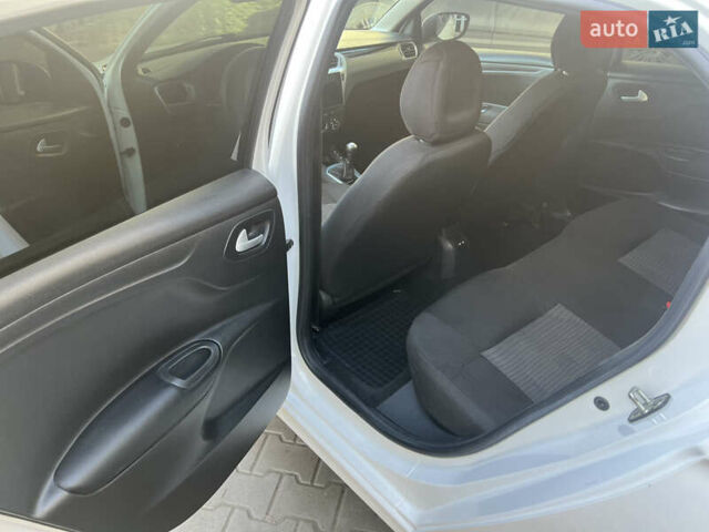 Белый Пежо 301, объемом двигателя 1.59 л и пробегом 109 тыс. км за 10000 $, фото 34 на Automoto.ua