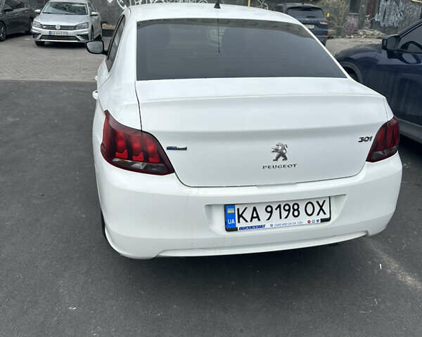 Пежо 301 2019 в Киеве на Automoto.ua Белый Пежо 301, объемом двигателя 1.2 л и пробегом 91 тыс. км за 7200 $, фото 1 на Automoto.ua