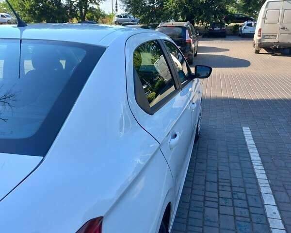 Пежо 301 2019 в Одессе на Automoto.ua Белый Пежо 301, объемом двигателя 1.2 л и пробегом 194 тыс. км за 6399 $, фото 28 на Automoto.ua