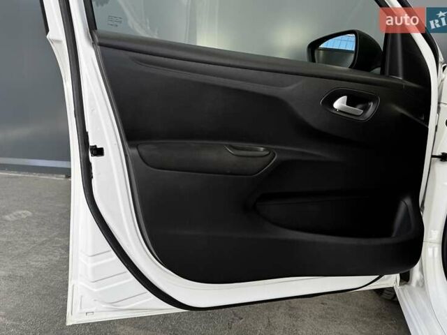 Пежо 301 2020 в Киеве на Automoto.ua Белый Пежо 301, объемом двигателя 1.6 л и пробегом 189 тыс. км за 7900 $, фото 38 на Automoto.ua