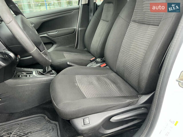Пежо 301 2020 в Киеве на Automoto.ua Белый Пежо 301, объемом двигателя 1.56 л и пробегом 159 тыс. км за 9134 $, фото 9 на Automoto.ua
