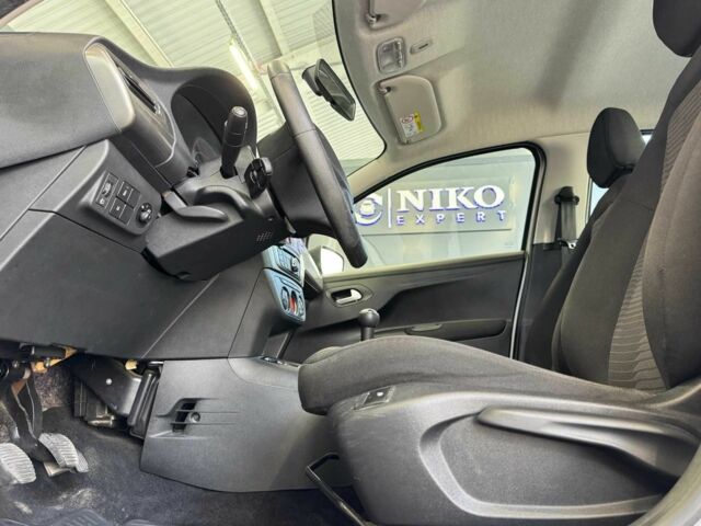 Белый Пежо 301, объемом двигателя 1.6 л и пробегом 234 тыс. км за 7600 $, фото 10 на Automoto.ua