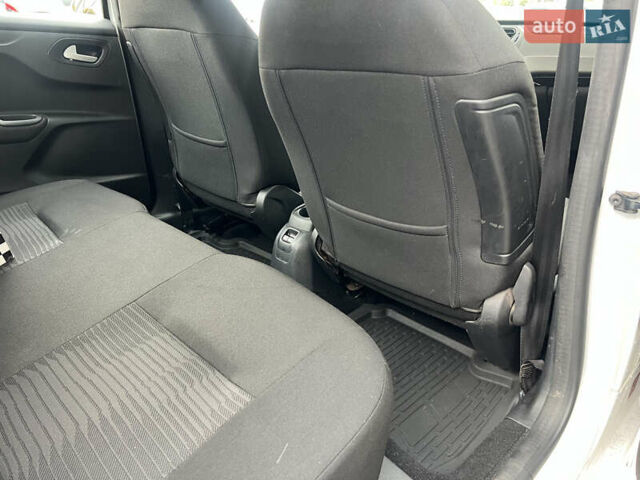 Пежо 301 2020 в Киеве на Automoto.ua Белый Пежо 301, объемом двигателя 1.56 л и пробегом 159 тыс. км за 9134 $, фото 14 на Automoto.ua