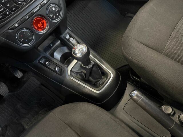 Белый Пежо 301, объемом двигателя 1.6 л и пробегом 234 тыс. км за 7600 $, фото 15 на Automoto.ua