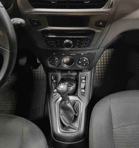 Пежо 301 2020 в Киеве на Automoto.ua Белый Пежо 301, объемом двигателя 1.59 л и пробегом 148 тыс. км за 8600 $, фото 7 на Automoto.ua