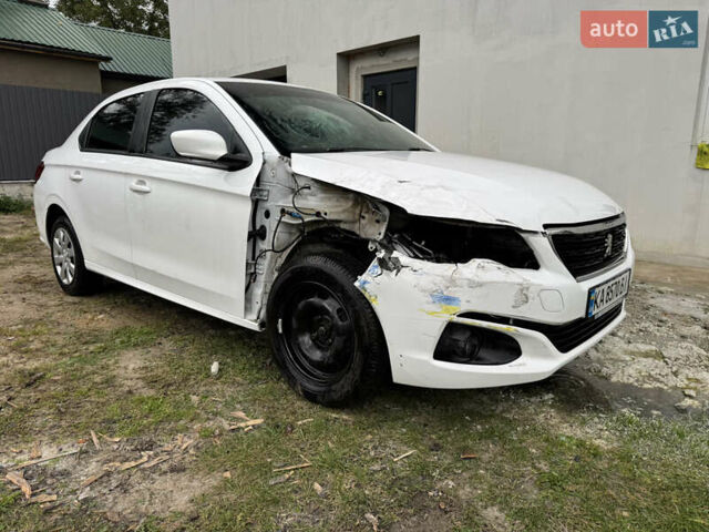 Белый Пежо 301, объемом двигателя 1.2 л и пробегом 97 тыс. км за 4300 $, фото 2 на Automoto.ua