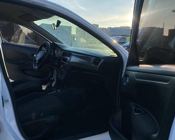 Белый Пежо 301, объемом двигателя 1.6 л и пробегом 150 тыс. км за 9300 $, фото 8 на Automoto.ua