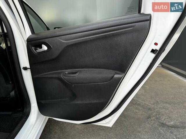 Пежо 301 2020 в Киеве на Automoto.ua Белый Пежо 301, объемом двигателя 1.6 л и пробегом 189 тыс. км за 7900 $, фото 41 на Automoto.ua