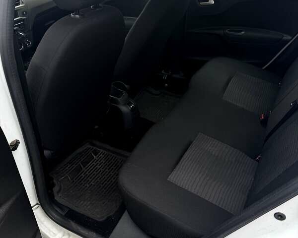 Білий Пежо 301, об'ємом двигуна 1.2 л та пробігом 212 тис. км за 5700 $, фото 2 на Automoto.ua