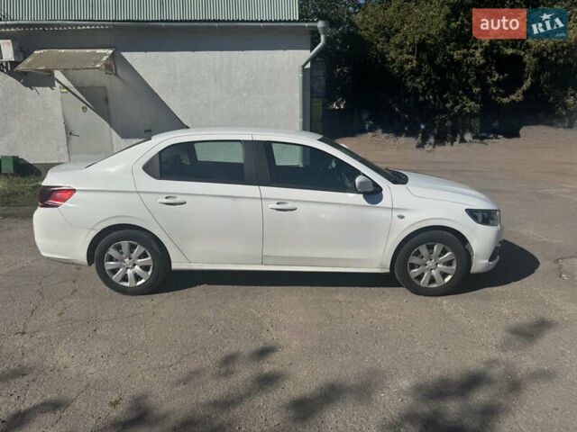 Белый Пежо 301, объемом двигателя 1.2 л и пробегом 140 тыс. км за 5600 $, фото 1 на Automoto.ua