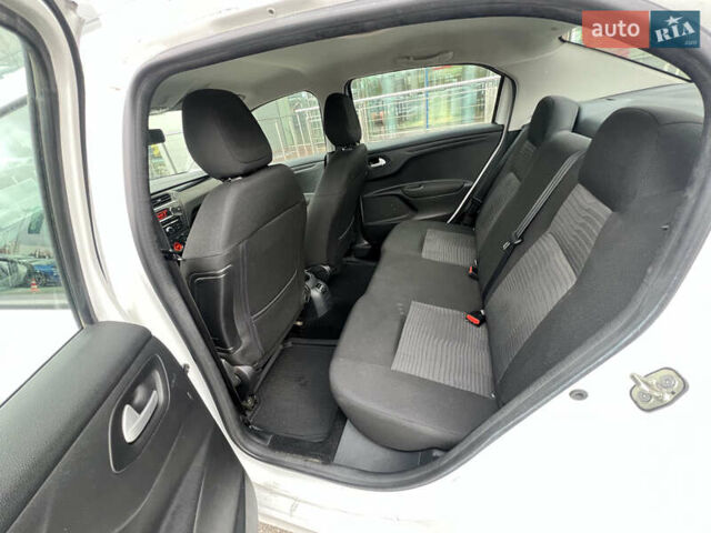 Пежо 301 2020 в Киеве на Automoto.ua Белый Пежо 301, объемом двигателя 1.56 л и пробегом 159 тыс. км за 9134 $, фото 12 на Automoto.ua