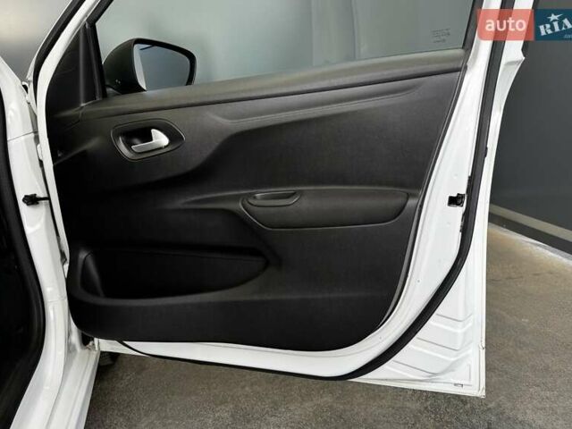 Пежо 301 2020 в Киеве на Automoto.ua Белый Пежо 301, объемом двигателя 1.6 л и пробегом 189 тыс. км за 7900 $, фото 39 на Automoto.ua