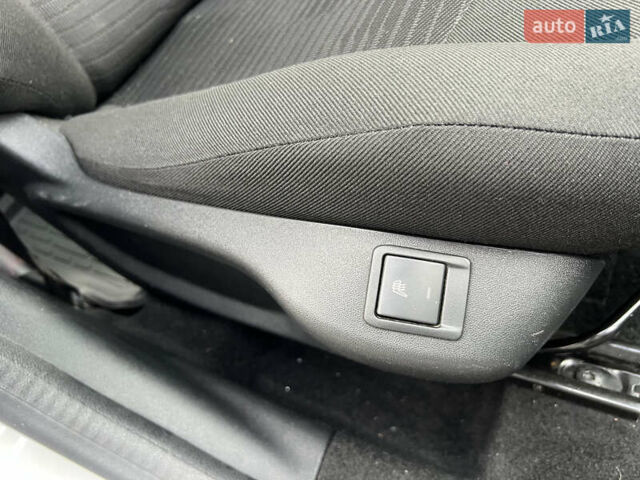 Пежо 301 2020 в Киеве на Automoto.ua Белый Пежо 301, объемом двигателя 1.56 л и пробегом 159 тыс. км за 9134 $, фото 17 на Automoto.ua