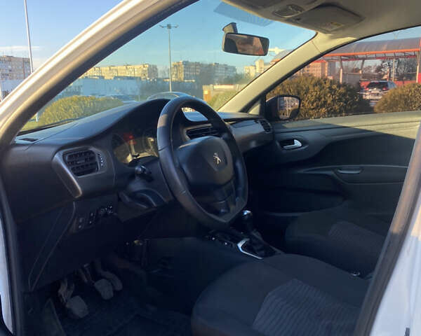 Белый Пежо 301, объемом двигателя 1.6 л и пробегом 150 тыс. км за 9300 $, фото 7 на Automoto.ua