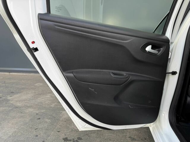 Белый Пежо 301, объемом двигателя 1.6 л и пробегом 234 тыс. км за 7600 $, фото 22 на Automoto.ua