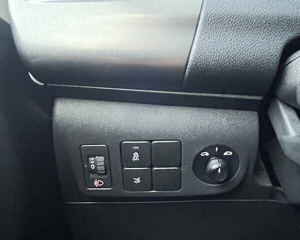 Пежо 301 2020 в Киеве на Automoto.ua Белый Пежо 301, объемом двигателя 1.56 л и пробегом 238 тыс. км за 8315 $, фото 17 на Automoto.ua