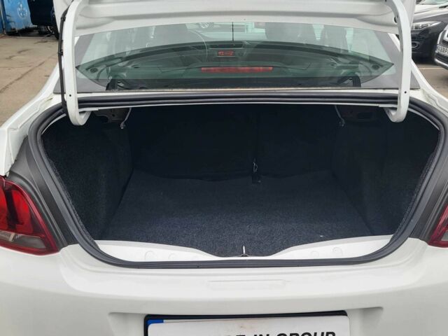 Пежо 301 2021 у Києві на Automoto.ua Білий Пежо 301, об'ємом двигуна 1.2 л та пробігом 56 тис. км за 8300 $, фото 22 на Automoto.ua