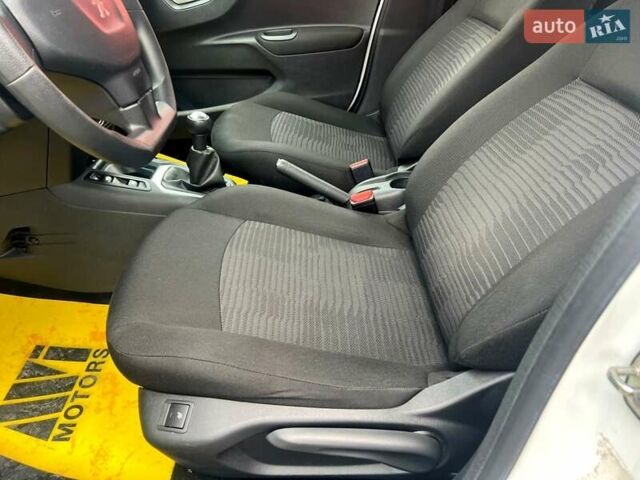 Пежо 301 2021 у Києві на Automoto.ua Білий Пежо 301, об'ємом двигуна 1.2 л та пробігом 97 тис. км за 7200 $, фото 27 на Automoto.ua