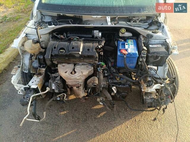 Білий Пежо 301, об'ємом двигуна 1.59 л та пробігом 240 тис. км за 5200 $, фото 2 на Automoto.ua