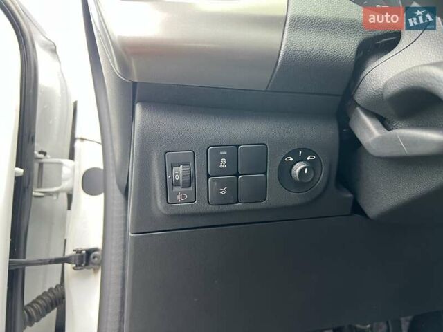 Белый Пежо 301, объемом двигателя 1.56 л и пробегом 67 тыс. км за 9912 $, фото 13 на Automoto.ua