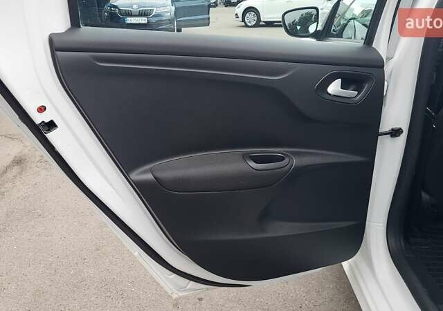 Пежо 301 2021 у Києві на Automoto.ua Білий Пежо 301, об'ємом двигуна 1.2 л та пробігом 56 тис. км за 8300 $, фото 21 на Automoto.ua