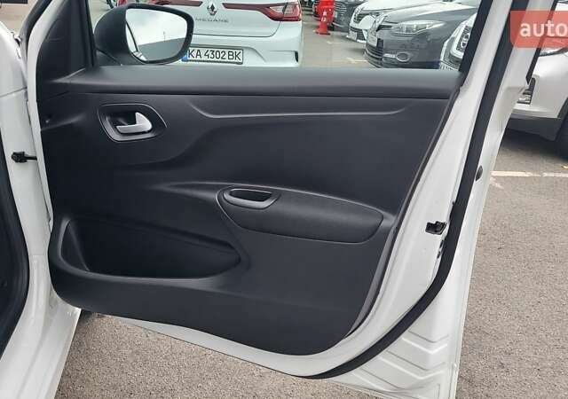 Пежо 301 2021 у Києві на Automoto.ua Білий Пежо 301, об'ємом двигуна 1.2 л та пробігом 56 тис. км за 8300 $, фото 22 на Automoto.ua