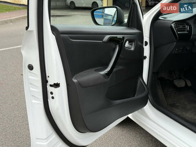 Пежо 301 2021 у Києві на Automoto.ua Білий Пежо 301, об'ємом двигуна 1.59 л та пробігом 71 тис. км за 11500 $, фото 19 на Automoto.ua