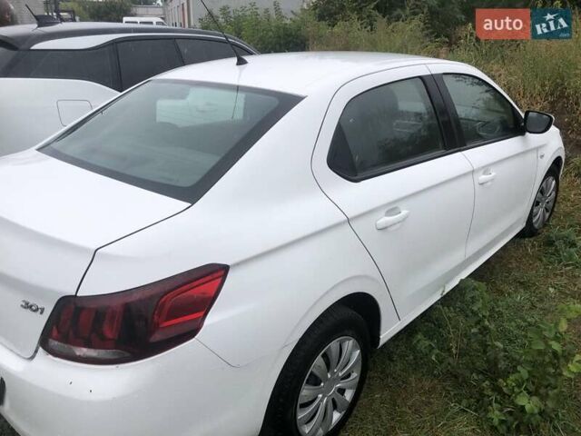 Білий Пежо 301, об'ємом двигуна 1.59 л та пробігом 118 тис. км за 6800 $, фото 3 на Automoto.ua