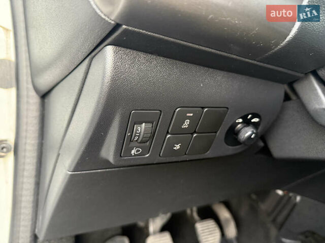 Білий Пежо 301, об'ємом двигуна 1.59 л та пробігом 69 тис. км за 8700 $, фото 26 на Automoto.ua