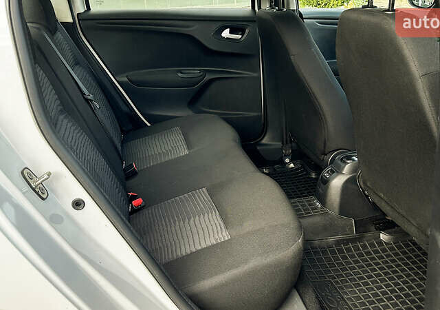 Белый Пежо 301, объемом двигателя 1.2 л и пробегом 77 тыс. км за 8551 $, фото 12 на Automoto.ua