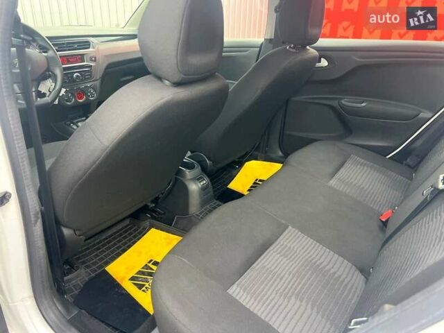 Пежо 301 2021 у Києві на Automoto.ua Білий Пежо 301, об'ємом двигуна 1.2 л та пробігом 97 тис. км за 7200 $, фото 37 на Automoto.ua