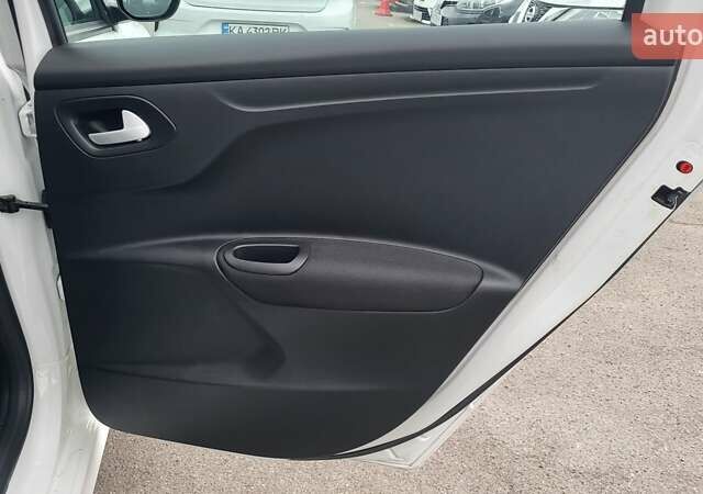 Пежо 301 2021 у Києві на Automoto.ua Білий Пежо 301, об'ємом двигуна 1.2 л та пробігом 56 тис. км за 8300 $, фото 23 на Automoto.ua