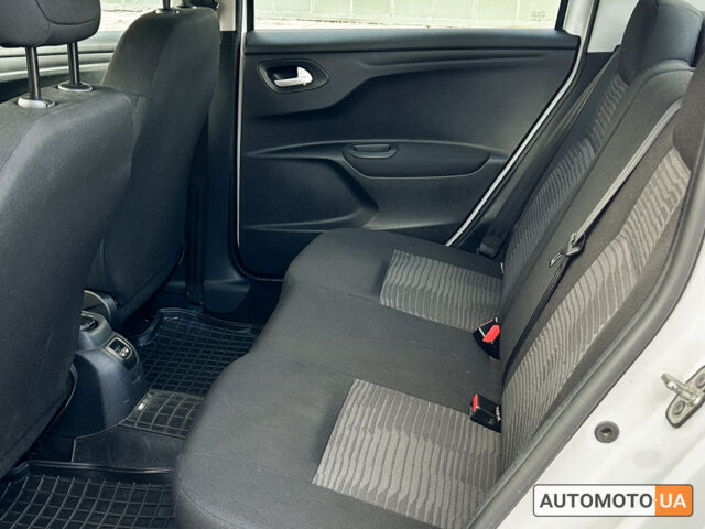 Білий Пежо 301, об'ємом двигуна 12 л та пробігом 78 тис. км за 8281 $, фото 10 на Automoto.ua