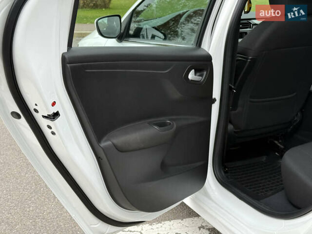 Пежо 301 2021 у Києві на Automoto.ua Білий Пежо 301, об'ємом двигуна 1.59 л та пробігом 71 тис. км за 11500 $, фото 28 на Automoto.ua