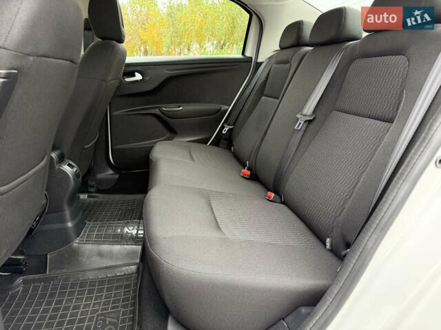 Пежо 301 2021 у Києві на Automoto.ua Білий Пежо 301, об'ємом двигуна 1.59 л та пробігом 71 тис. км за 11500 $, фото 30 на Automoto.ua