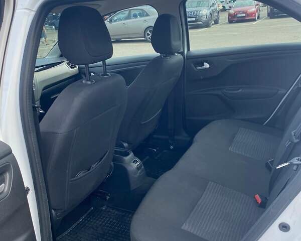 Білий Пежо 301, об'ємом двигуна 1.59 л та пробігом 41 тис. км за 10700 $, фото 9 на Automoto.ua