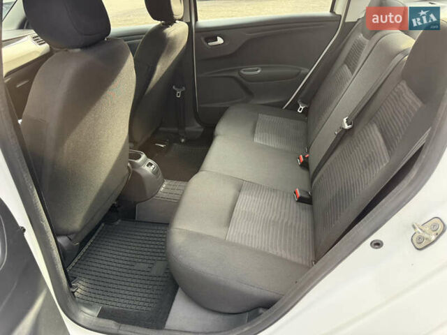 Білий Пежо 301, об'ємом двигуна 1.6 л та пробігом 170 тис. км за 6700 $, фото 6 на Automoto.ua