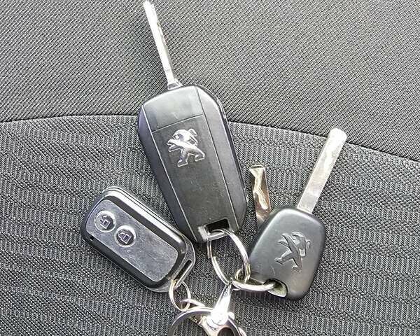 Пежо 301 2015 в Киеве на Automoto.ua Коричневый Пежо 301, объемом двигателя 1.2 л и пробегом 170 тыс. км за 5000 $, фото 26 на Automoto.ua