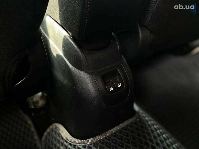 Пежо 301, объемом двигателя 1.6 л и пробегом 166 тыс. км за 8790 $, фото 29 на Automoto.ua