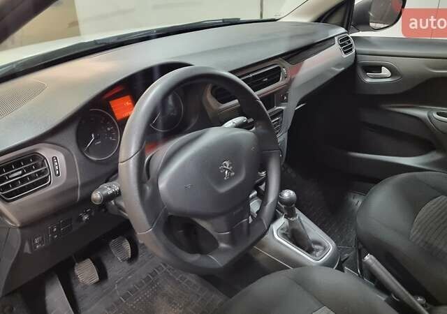 Пежо 301, объемом двигателя 1.59 л и пробегом 117 тыс. км за 8100 $, фото 9 на Automoto.ua