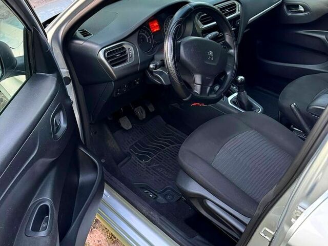 Сірий Пежо 301, об'ємом двигуна 1.6 л та пробігом 159 тис. км за 5500 $, фото 3 на Automoto.ua