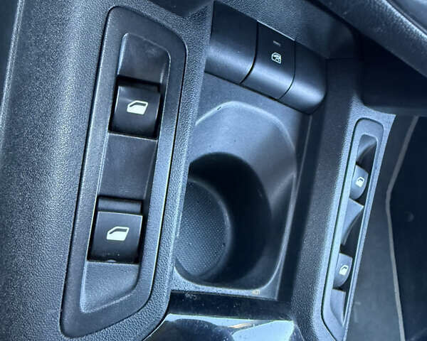 Серый Пежо 301, объемом двигателя 1.59 л и пробегом 156 тыс. км за 7400 $, фото 24 на Automoto.ua