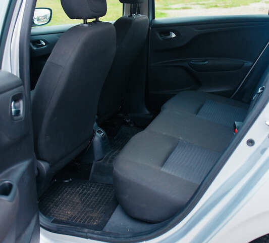 Серый Пежо 301, объемом двигателя 1.6 л и пробегом 32 тыс. км за 8200 $, фото 16 на Automoto.ua