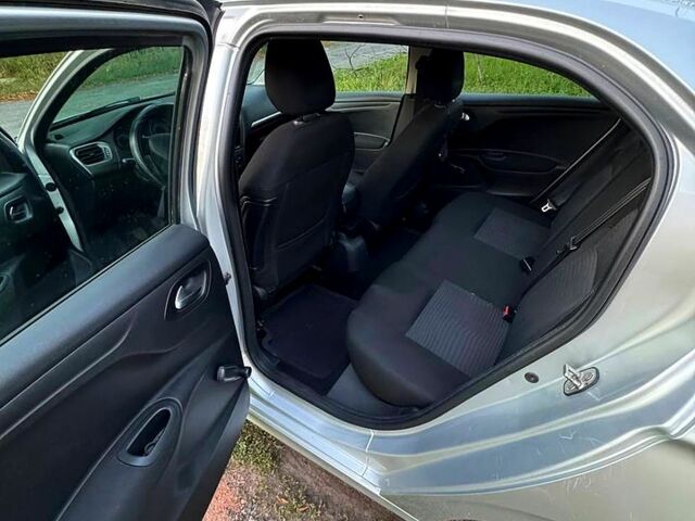 Сірий Пежо 301, об'ємом двигуна 1.6 л та пробігом 159 тис. км за 5500 $, фото 1 на Automoto.ua