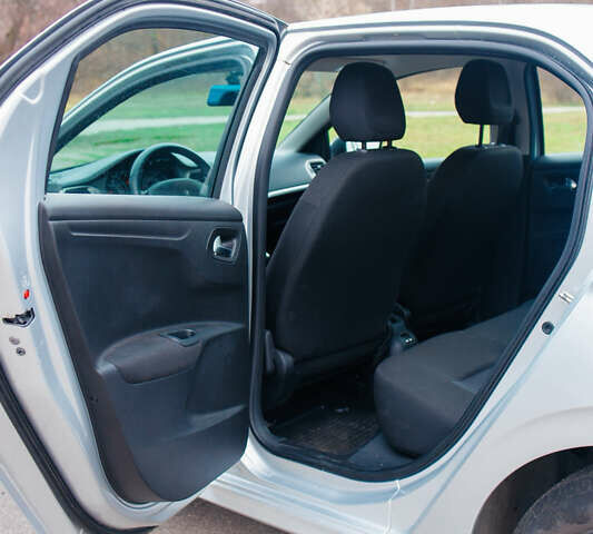 Серый Пежо 301, объемом двигателя 1.6 л и пробегом 32 тыс. км за 8200 $, фото 15 на Automoto.ua