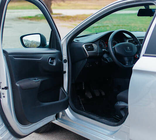 Серый Пежо 301, объемом двигателя 1.6 л и пробегом 32 тыс. км за 8200 $, фото 12 на Automoto.ua