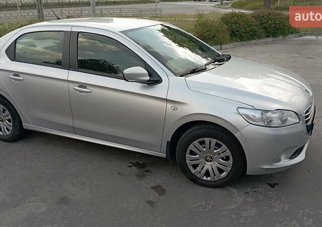 Серый Пежо 301, объемом двигателя 1.2 л и пробегом 194 тыс. км за 6000 $, фото 3 на Automoto.ua
