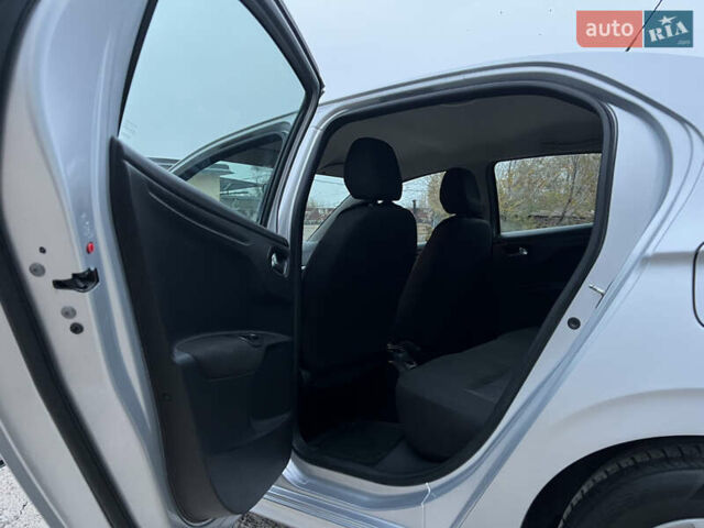 Сірий Пежо 301, об'ємом двигуна 1.2 л та пробігом 144 тис. км за 6200 $, фото 14 на Automoto.ua