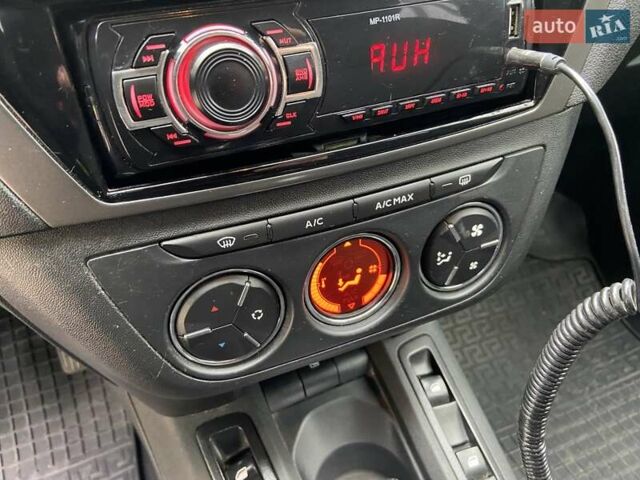 Серый Пежо 301, объемом двигателя 1.6 л и пробегом 340 тыс. км за 5999 $, фото 5 на Automoto.ua