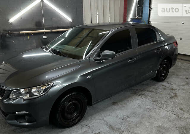 Сірий Пежо 301, об'ємом двигуна 1.2 л та пробігом 109 тис. км за 8999 $, фото 3 на Automoto.ua